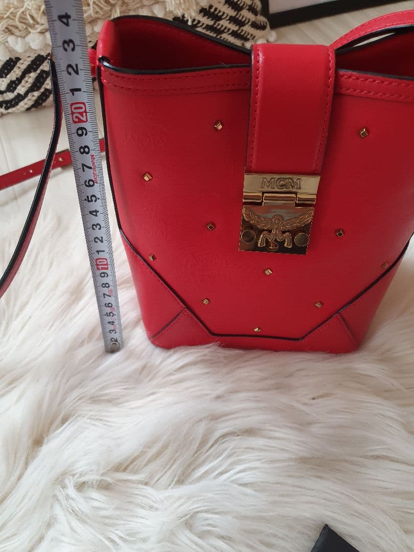 正規品ーMCM お洒落な赤いショルダーバッグ