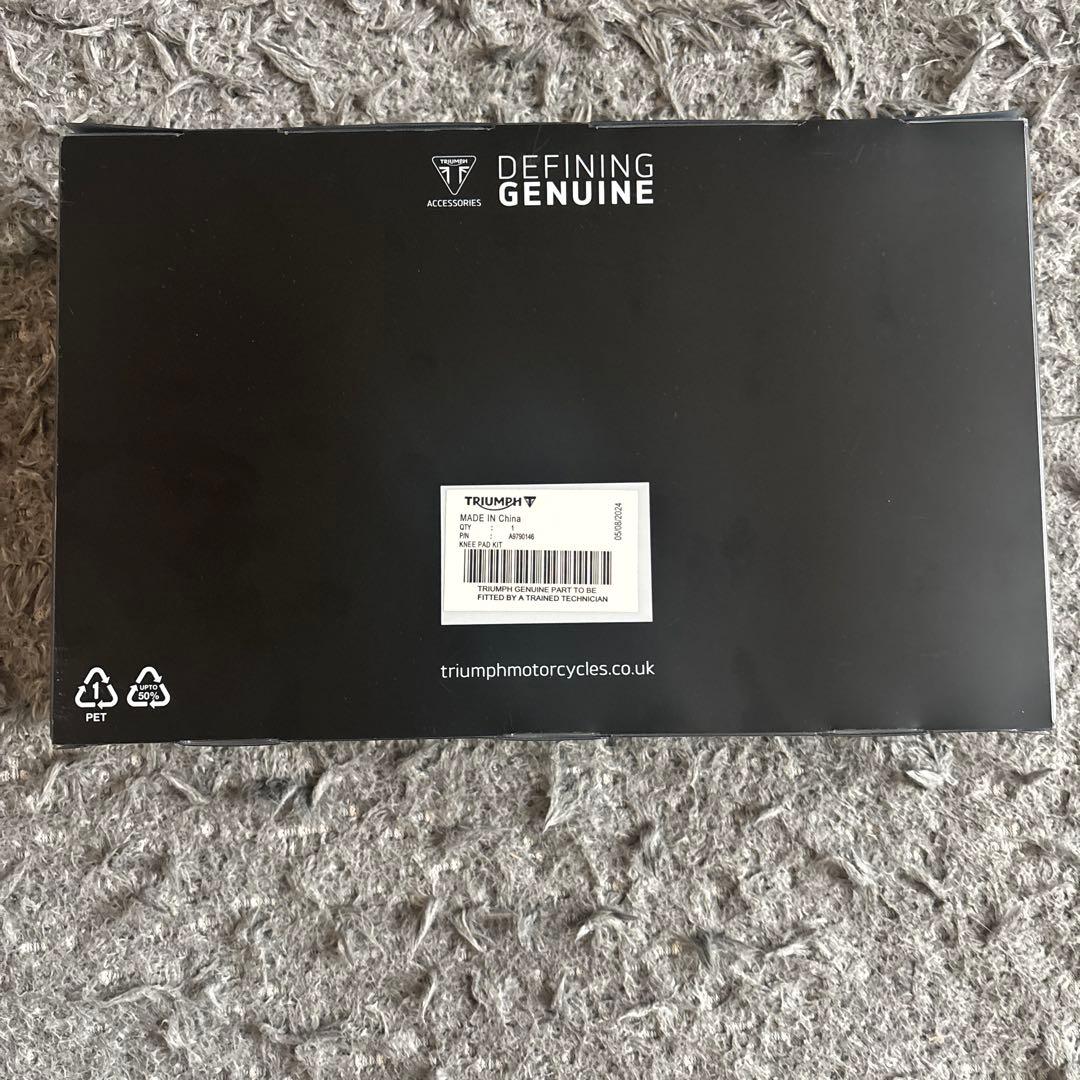 TRIUMPH ニーパッドキット　新品未使用