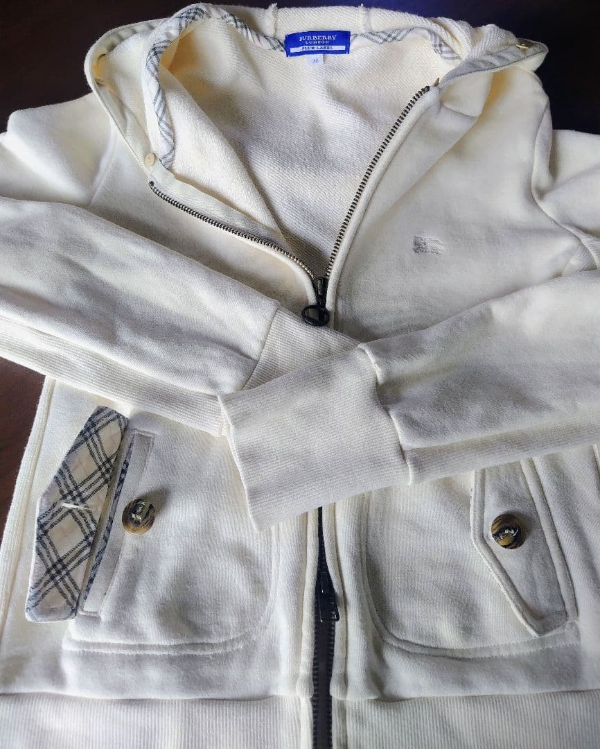 バーバリーブルーレーベル　ジップアップ　パーカー　フードファー付
