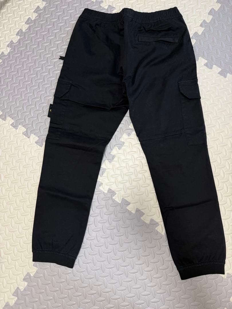 美品STONE  ワークパンツ ブラック　カーゴパンツ　ズボン黒ロゴ
