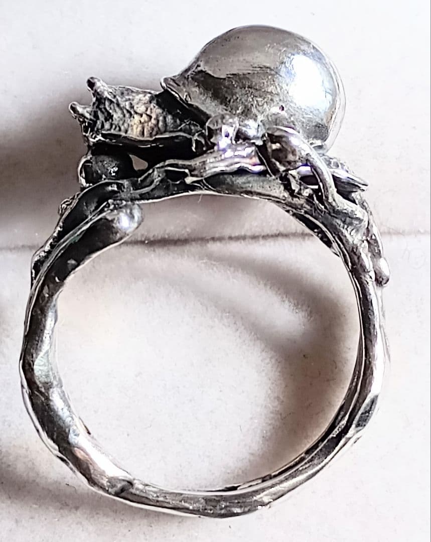 只今コスメルダさん専用ページのカタツムリのシルバーリングです。