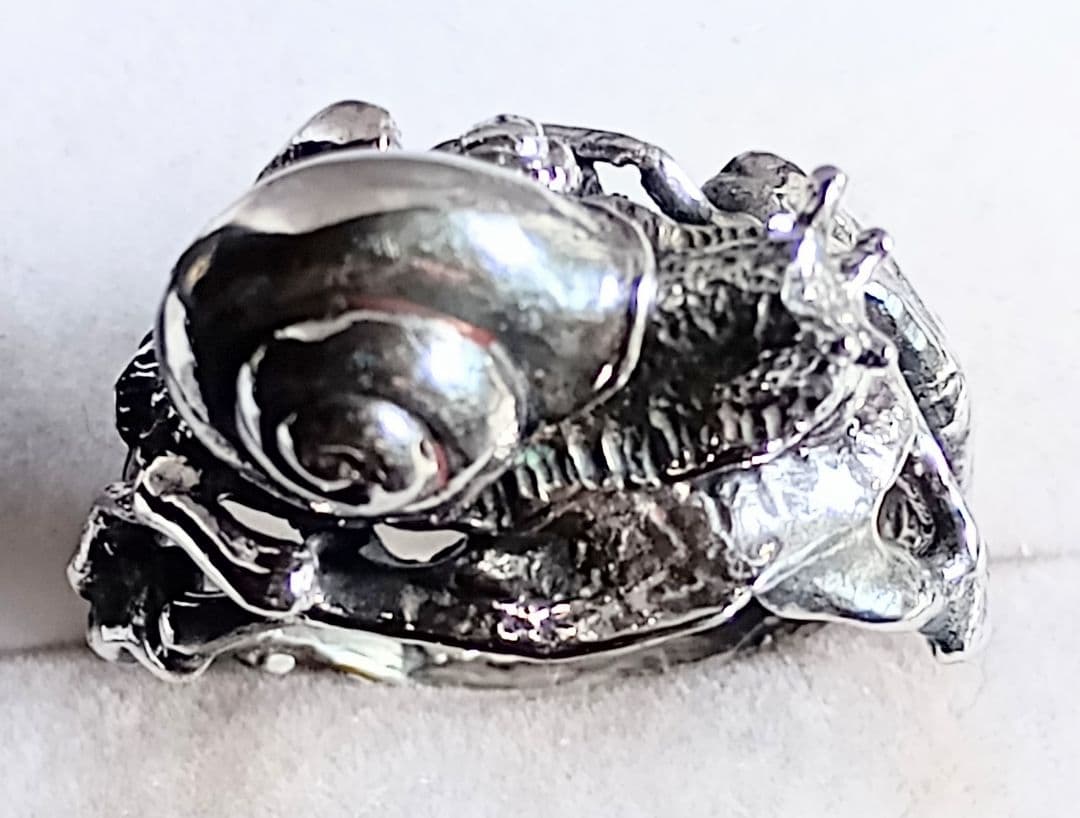 只今コスメルダさん専用ページのカタツムリのシルバーリングです。