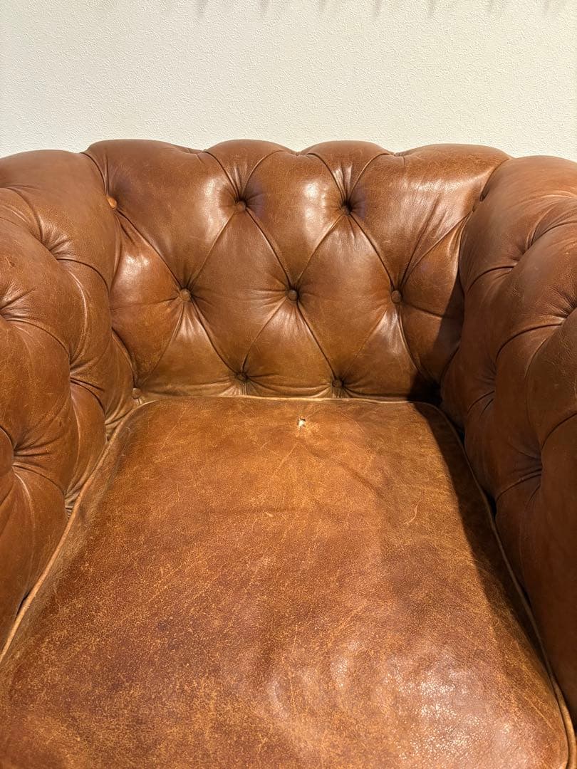 Eiji　ブラウンレザー チェスターフィールドソファ