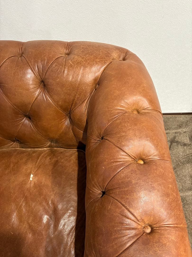 Eiji　ブラウンレザー チェスターフィールドソファ