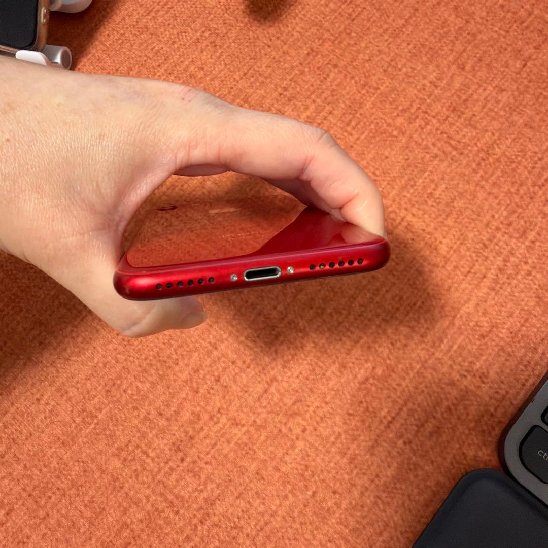 iPhone 8 (RED) 本体