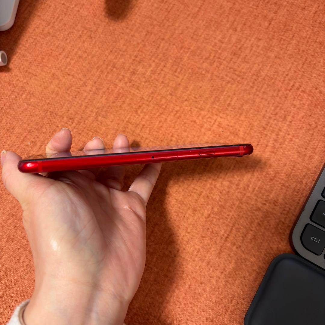 iPhone 8 (RED) 本体
