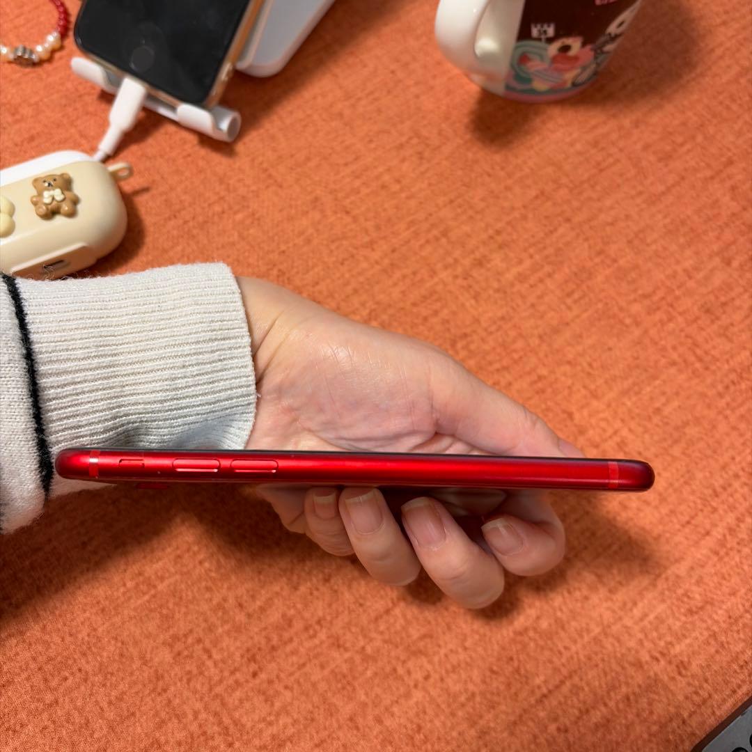 iPhone 8 (RED) 本体