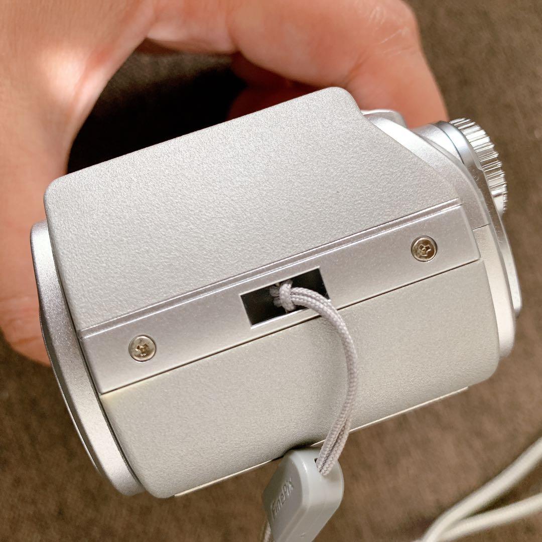 Fujifilm E500 コンパクトデジタルカメラ