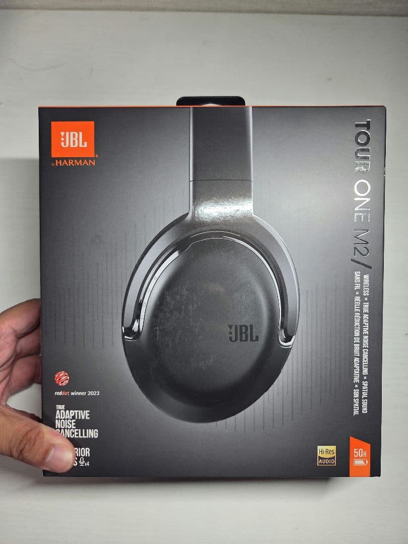 ヘッドホン JBL Tour One M2