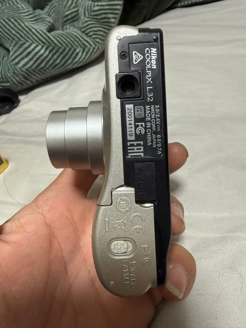 Nikon Coolpix L32 シルバー コンパクトデジタルカメラ