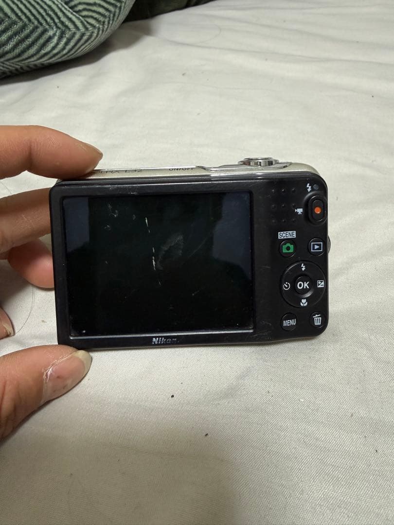 Nikon Coolpix L32 シルバー コンパクトデジタルカメラ