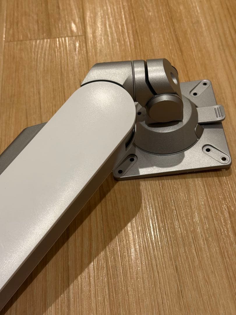 Fellowes モニターアーム ホワイト （在庫9台あり 価格は1台）