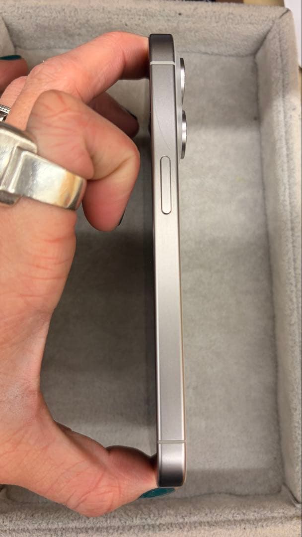 【極美品】iPhone15Pro 512GB SIMフリー　新品バッテリー