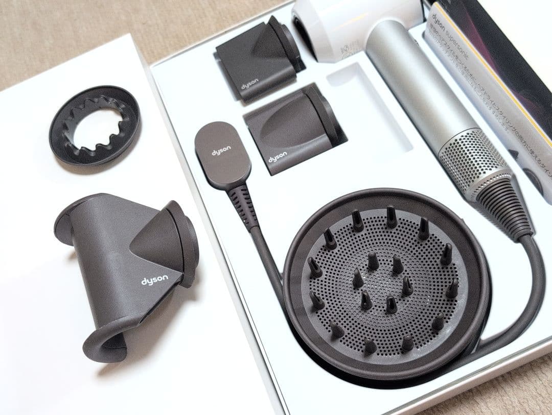 ダイソン dyson supersonic ホワイト ヘアードライヤー