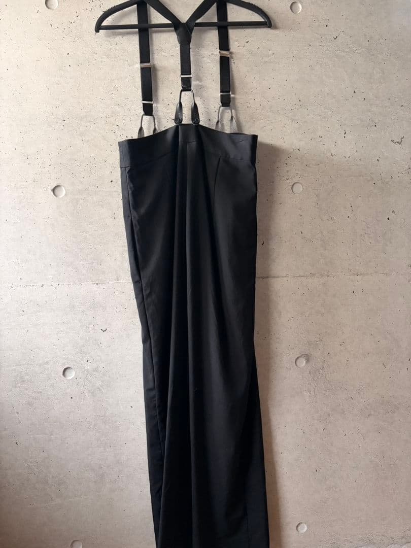 サスペンダーパンツ