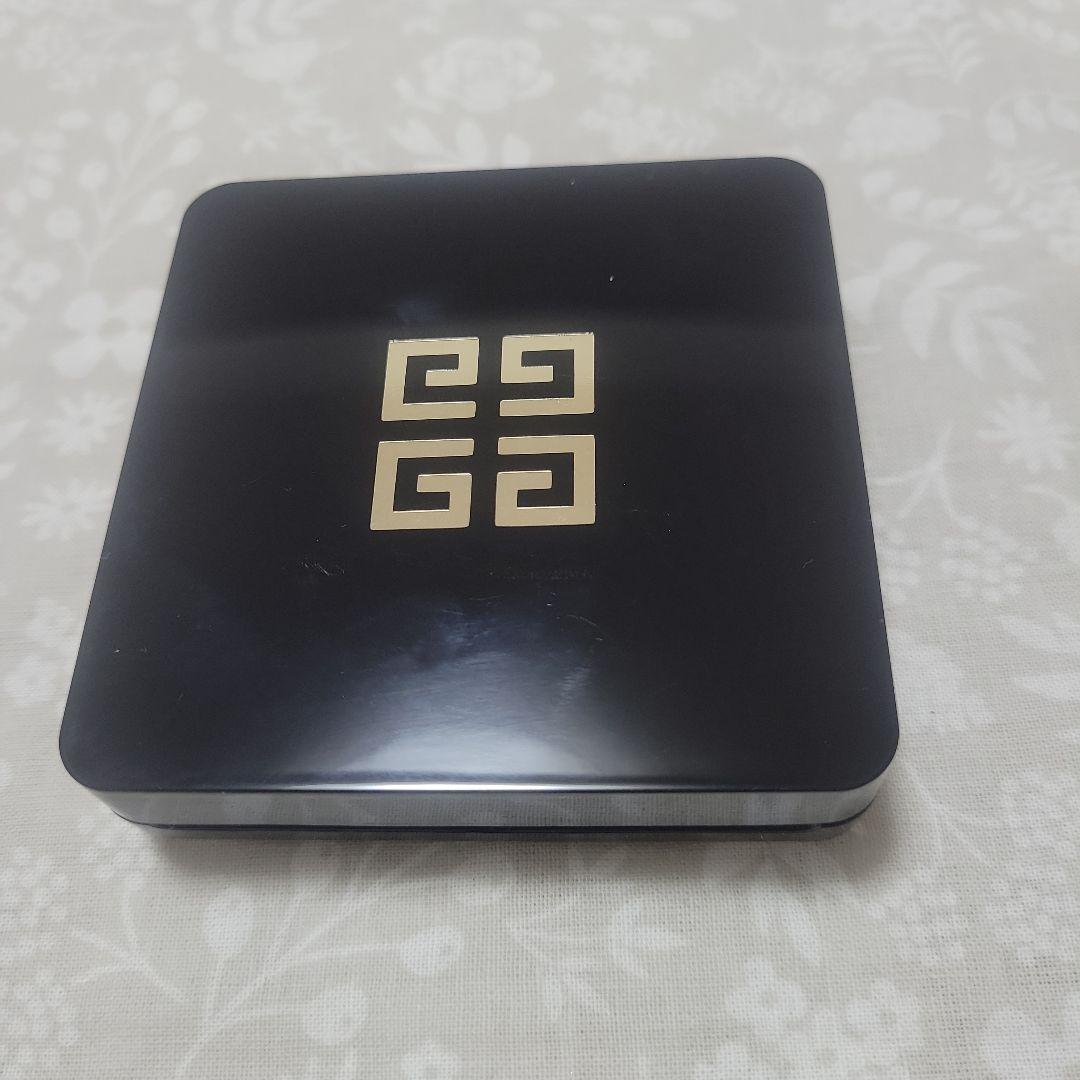 GIVANCHYソワンノワールUVコンパクト