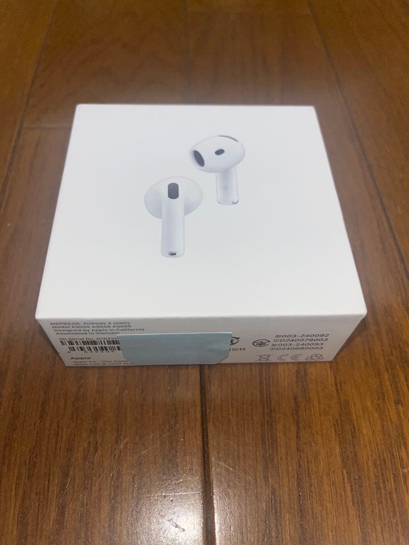 Apple AirPods 4 新品未使用、未開封。外箱の封印シール付。ANC付