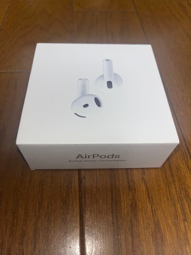 Apple AirPods 4 新品未使用、未開封。外箱の封印シール付。ANC付