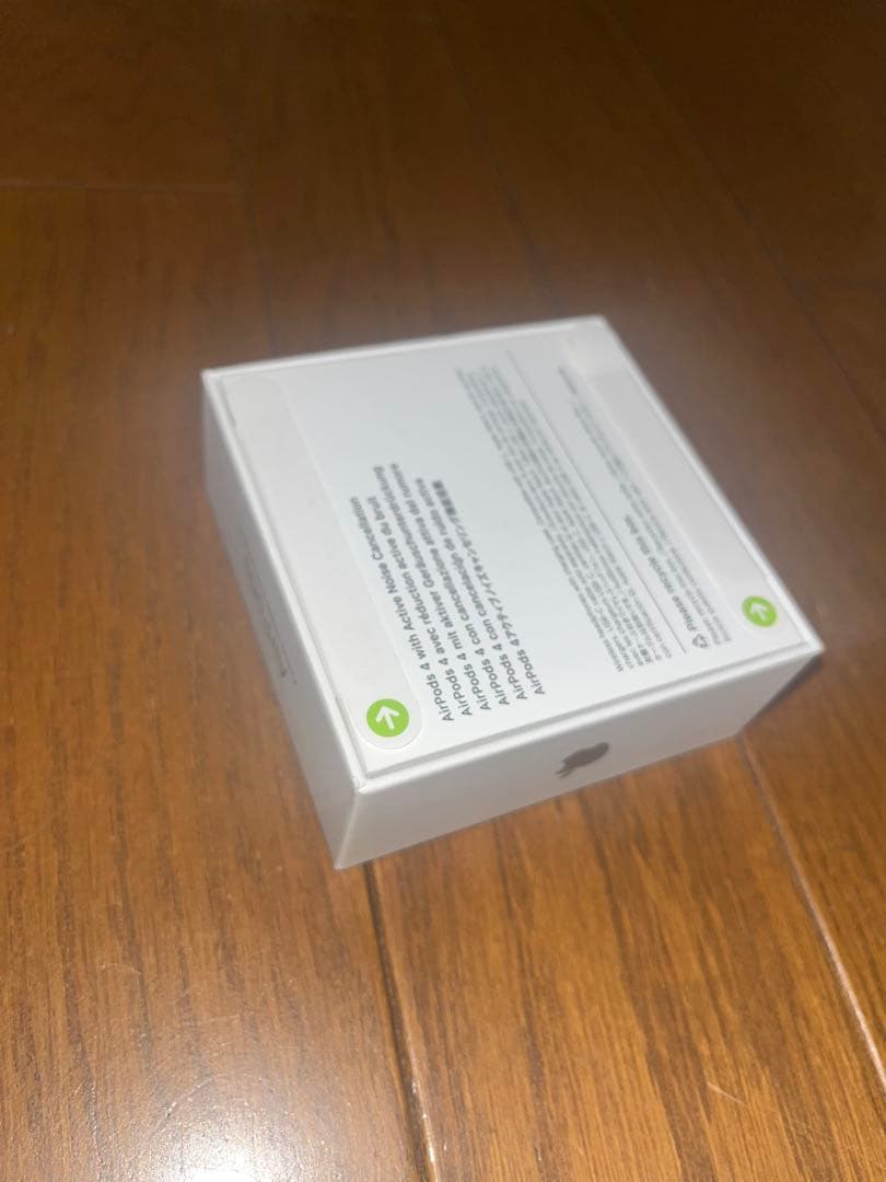 Apple AirPods 4 新品未使用、未開封。外箱の封印シール付。ANC付