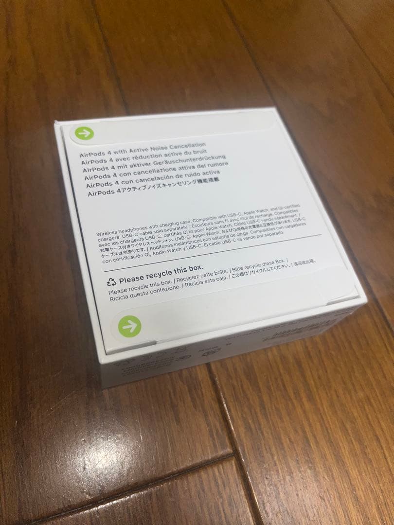 Apple AirPods 4 新品未使用、未開封。外箱の封印シール付。ANC付