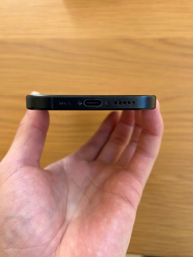 値下げ【美品】iPhone16 128GB ブラック本体（高品質ケース付き）