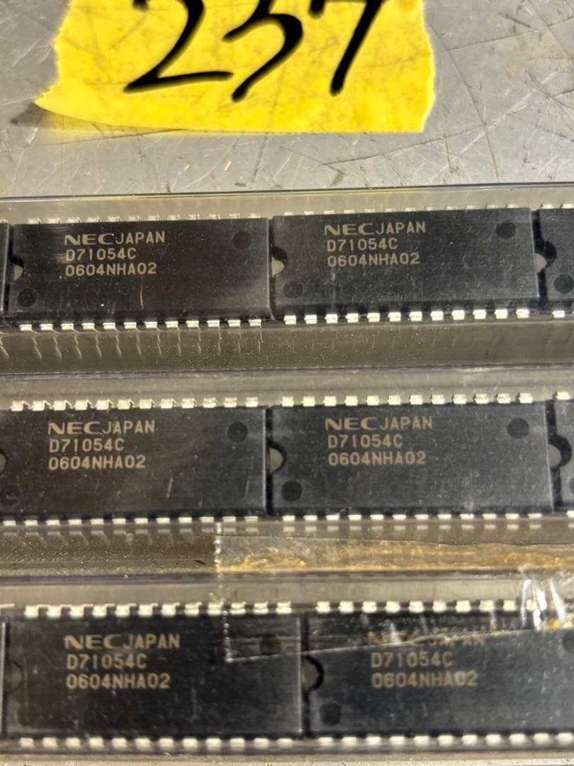 (105個)集積回路 電子部品ICチップNEC D71054C。新品同様。未使用