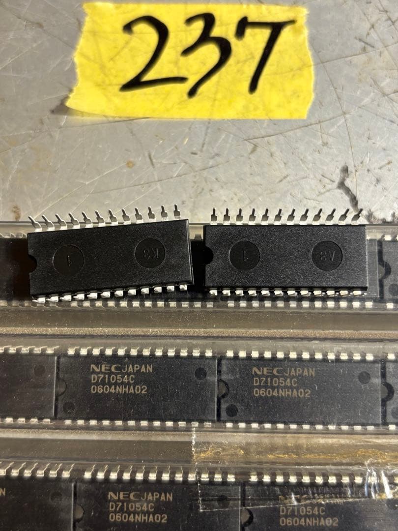 (105個)集積回路 電子部品ICチップNEC D71054C。新品同様。未使用
