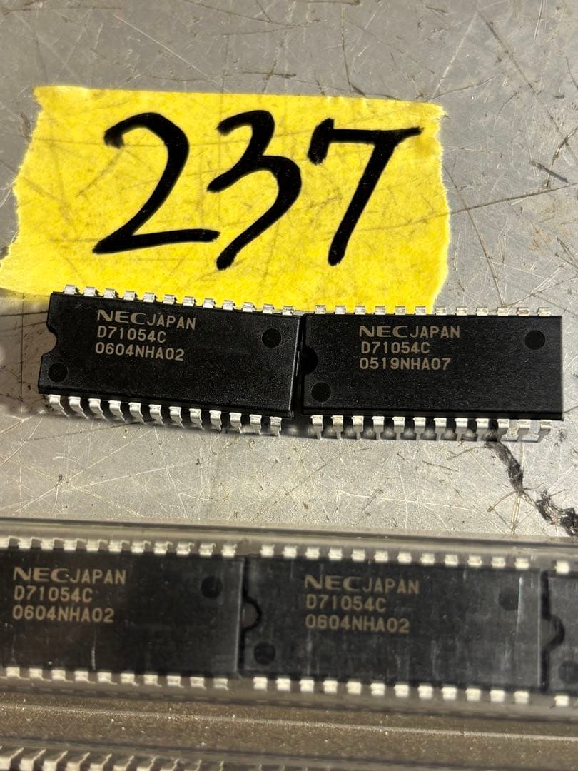 (105個)集積回路 電子部品ICチップNEC D71054C。新品同様。未使用