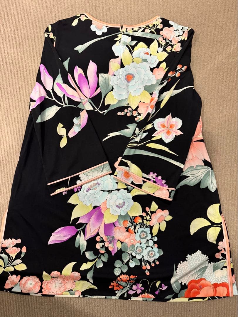 花柄 五分袖チュニック 黒