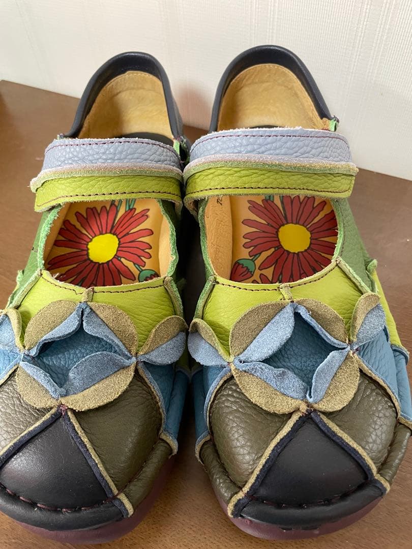 Estacion 多色レザーサンダル