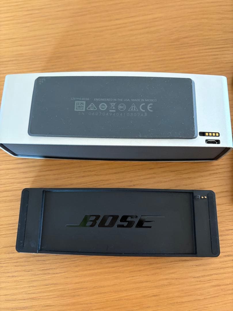 BOSE SoundLink Mini 本体と充電ドック