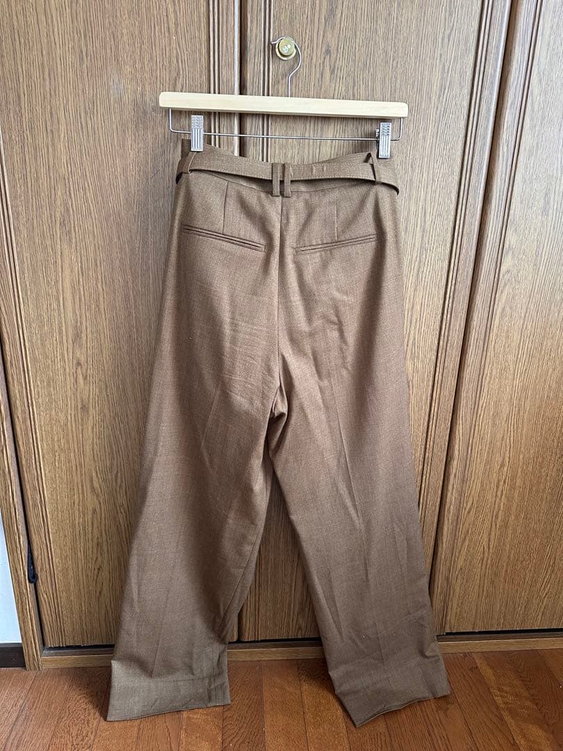 【EMOELLE】ベルテッドジャケットとスラックスパンツセットアップ