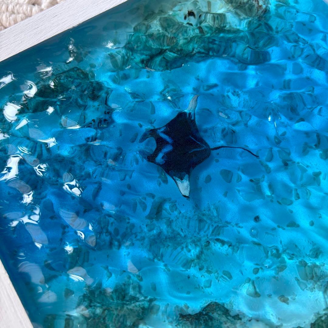 『okinawaの海を感じる』マンタ泳ぐ海／オーシャンレジンアート