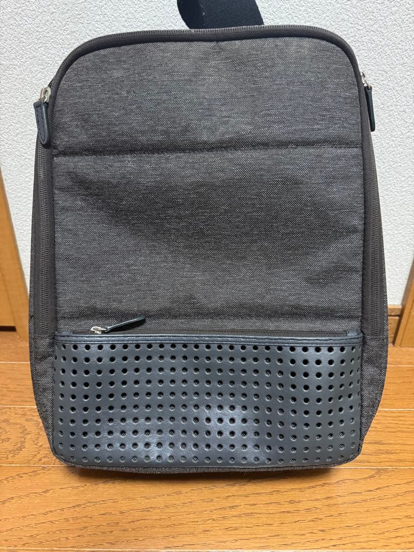 ひらくPCバッグmini ブラウン