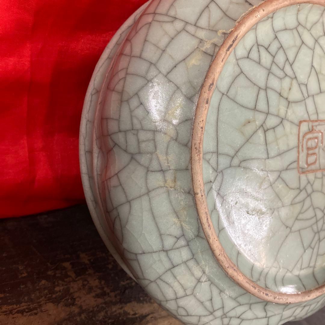 中国　青磁　筆洗　水盤　鉢　「官」銘