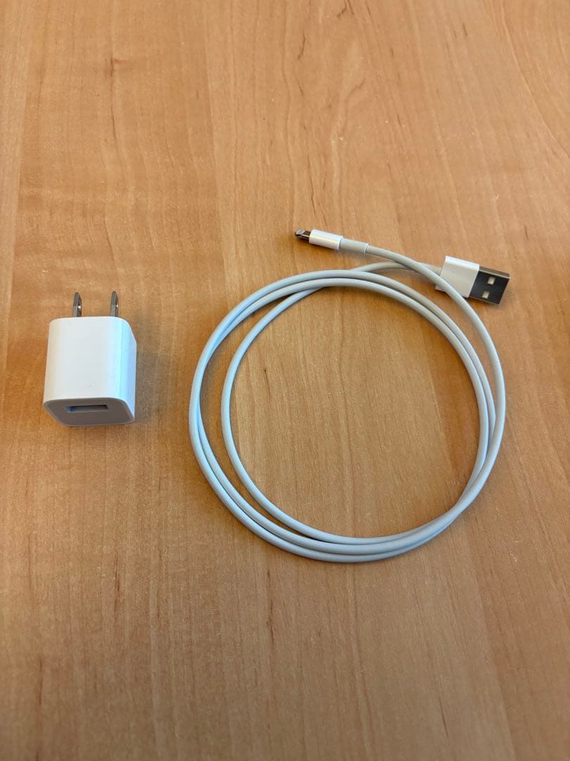 【美品】iPhone SE 第3世代 128GB レッド ケーブル、アダプター付