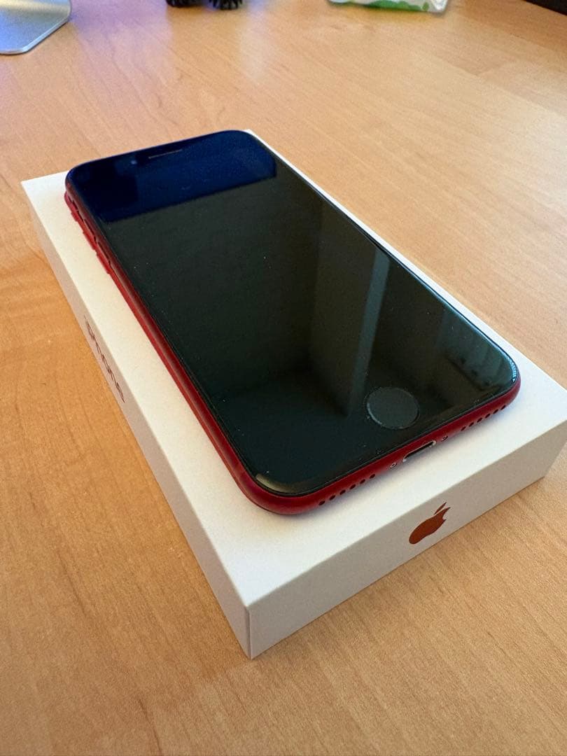 【美品】iPhone SE 第3世代 128GB レッド ケーブル、アダプター付