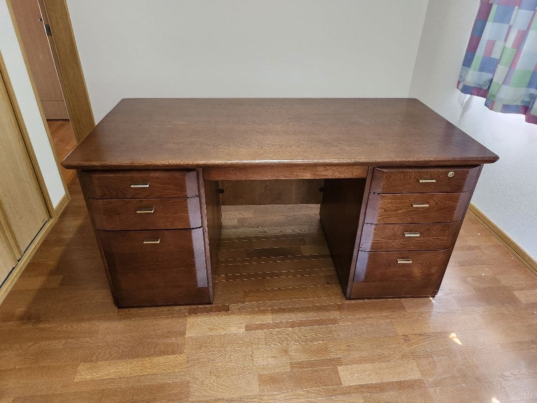 木製事務机、岐阜キャビネット株式会社製 両サイド引き出し、電源コンセント6個付き