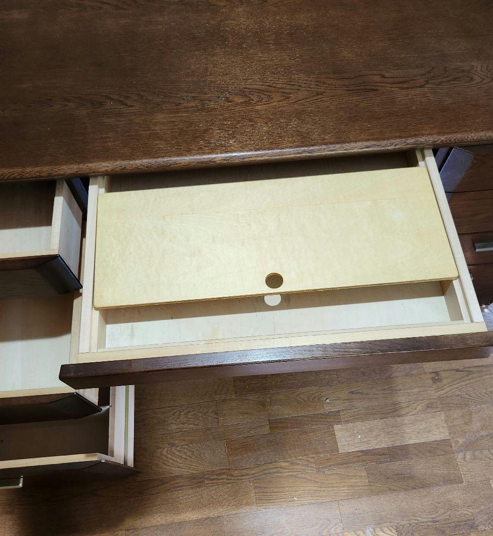 木製事務机、岐阜キャビネット株式会社製 両サイド引き出し、電源コンセント6個付き