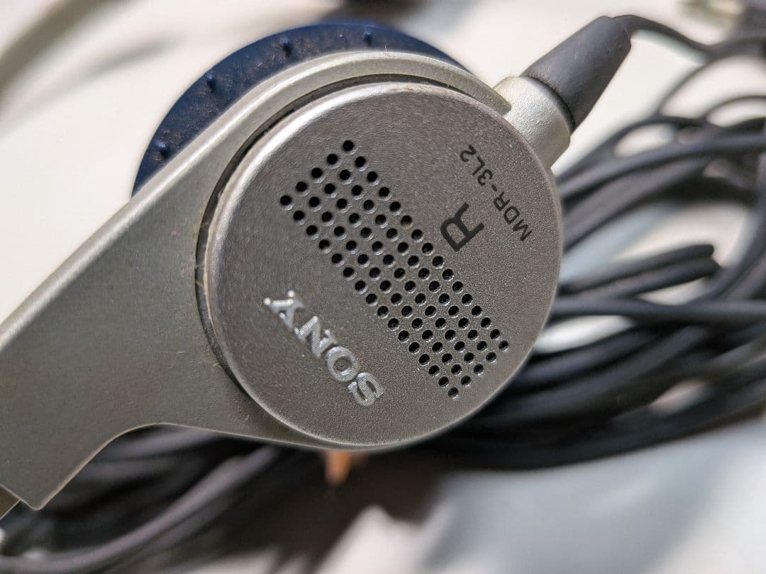 SONY WALKMAN TPS-L2 初代ウォークマン ジャンク品ヘッドホン付