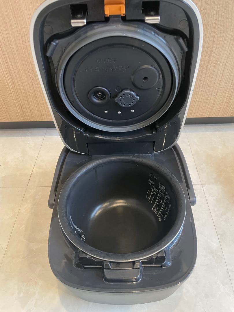 たけ様の専門　美品　象印　炎舞炊き炊飯器ブラックNW-PT10 【お値引き可能】