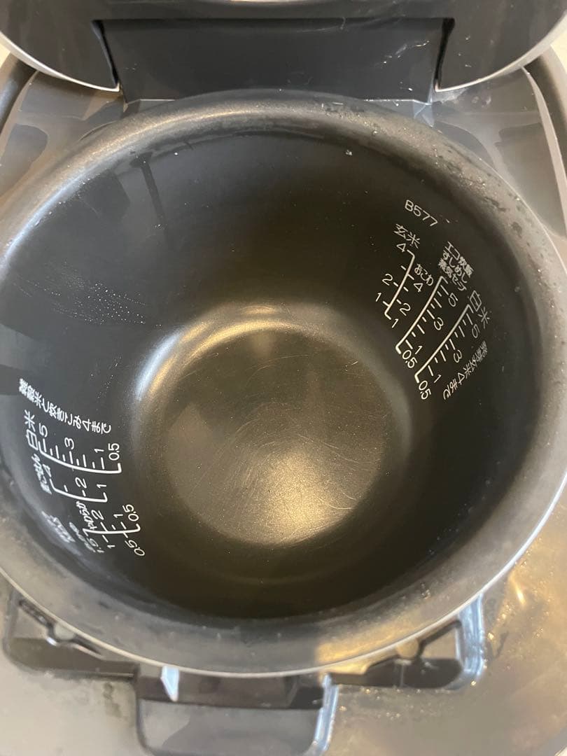 たけ様の専門　美品　象印　炎舞炊き炊飯器ブラックNW-PT10 【お値引き可能】