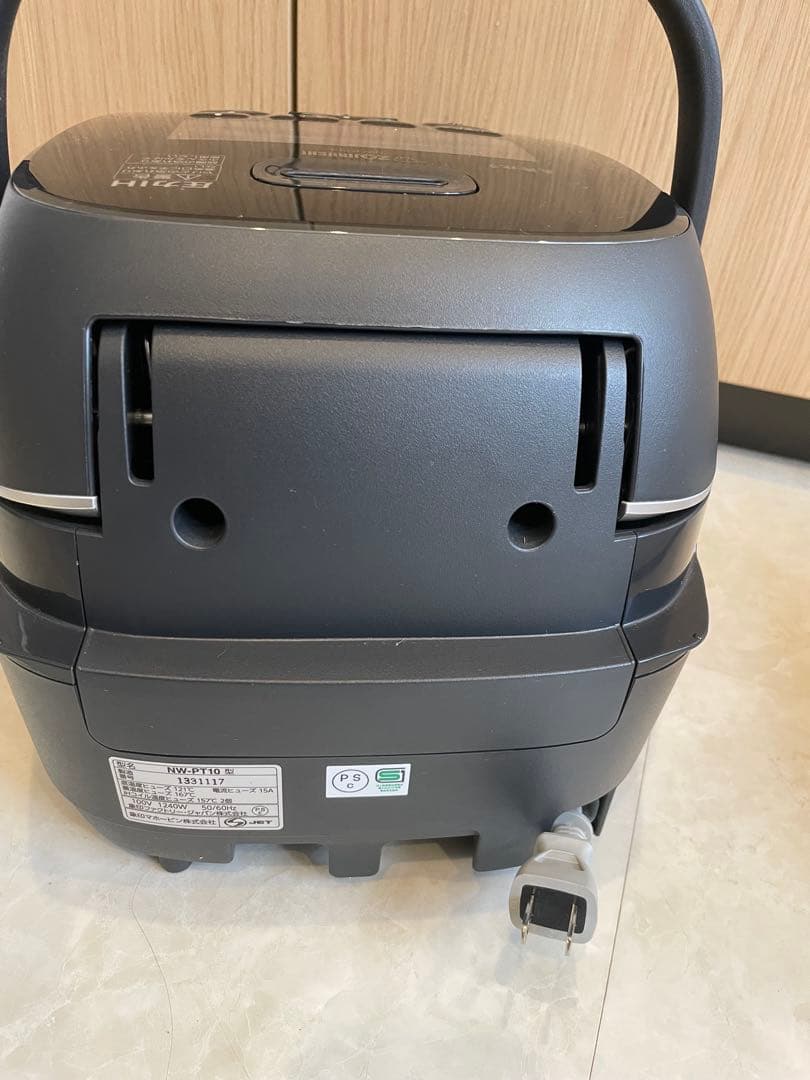 たけ様の専門　美品　象印　炎舞炊き炊飯器ブラックNW-PT10 【お値引き可能】