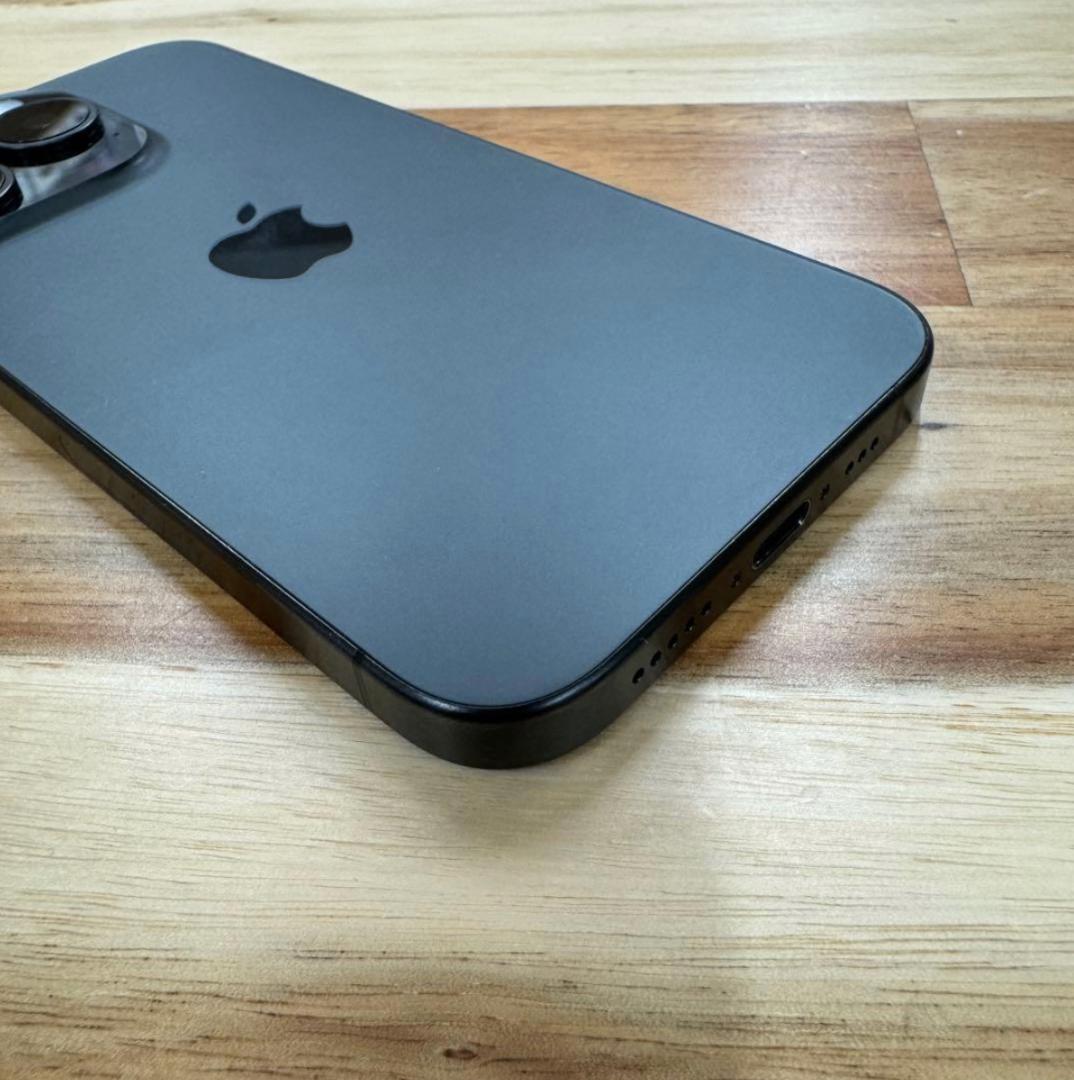 美品　iPhone 15 Pro 128gb SIMフリー版