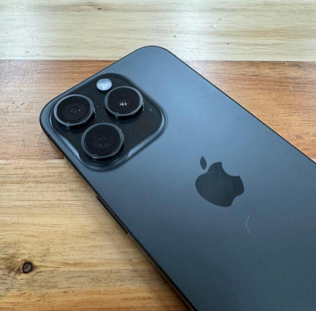 美品　iPhone 15 Pro 128gb SIMフリー版