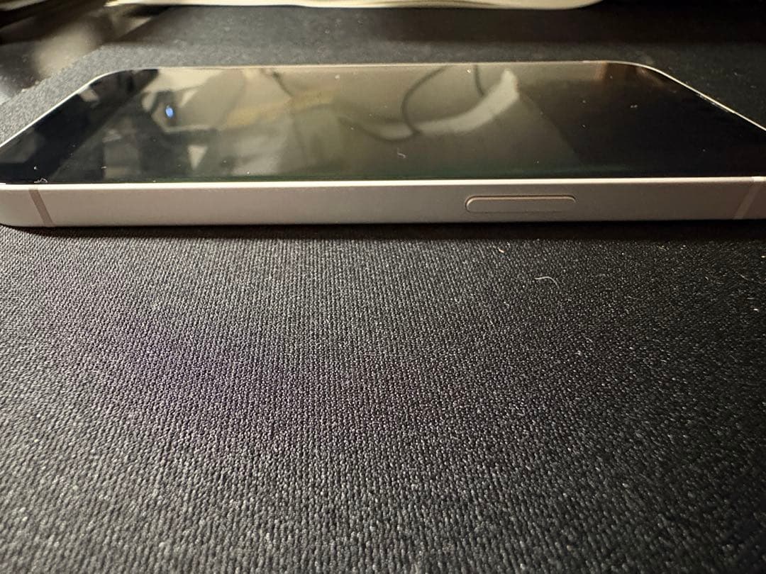 iPhone16e、ホワイト、128GB、背面割れ、ジャンク【現状品】