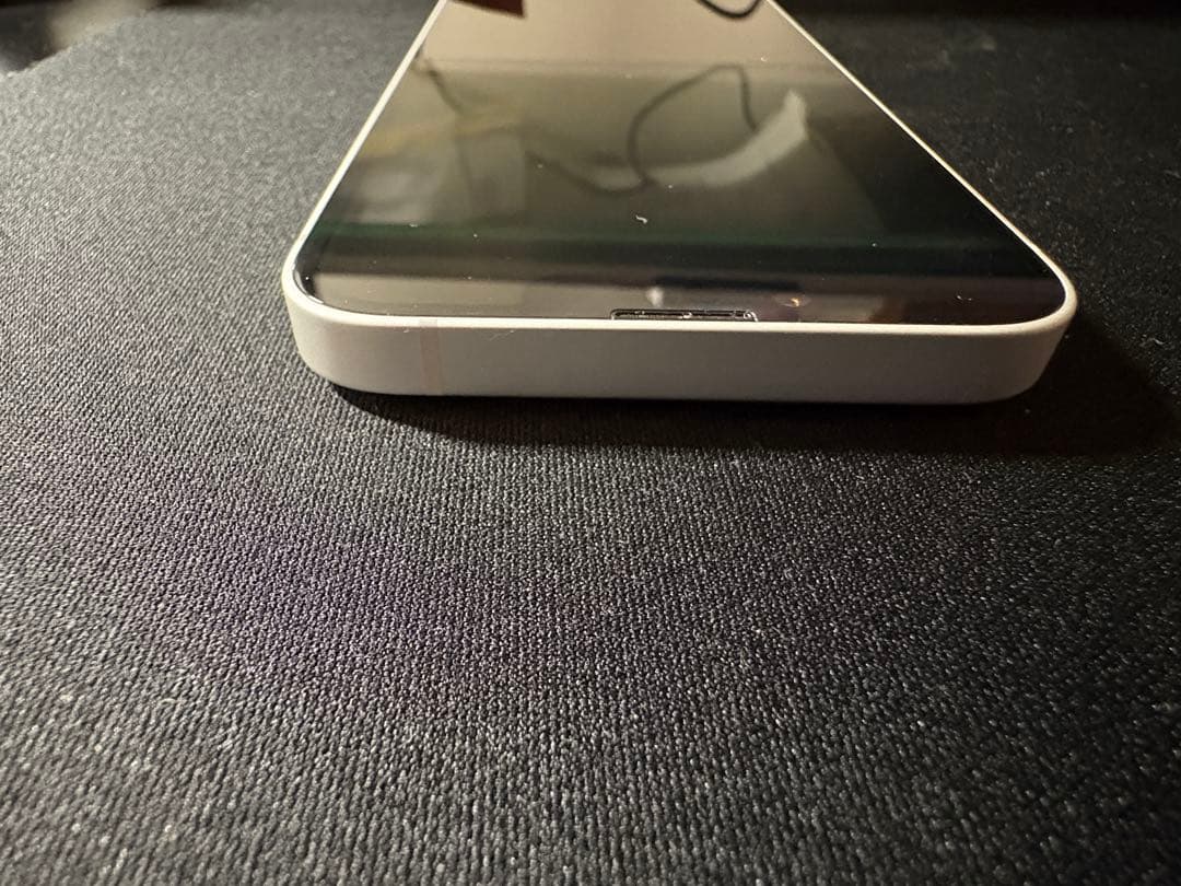 iPhone16e、ホワイト、128GB、背面割れ、ジャンク【現状品】