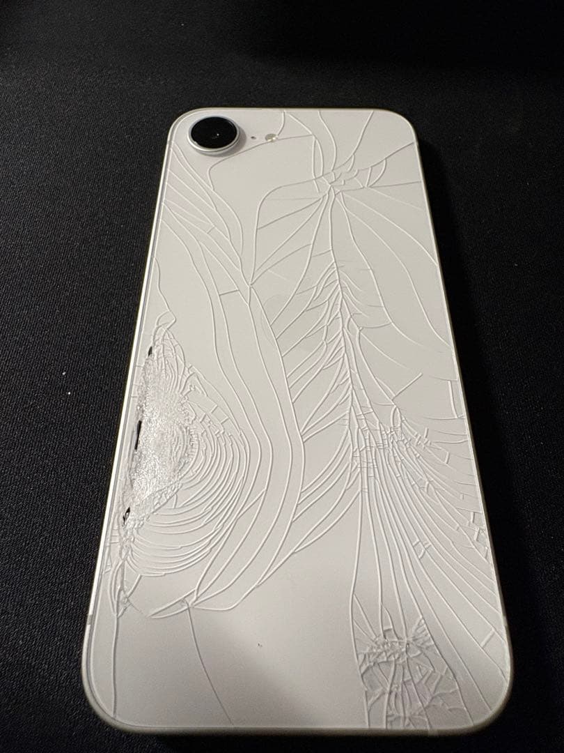 iPhone16e、ホワイト、128GB、背面割れ、ジャンク【現状品】