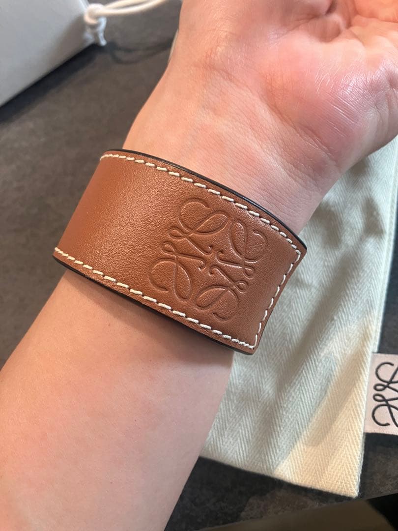 m*u様 LOEWE ロエベ スラップブレスレット スモール ブラウン