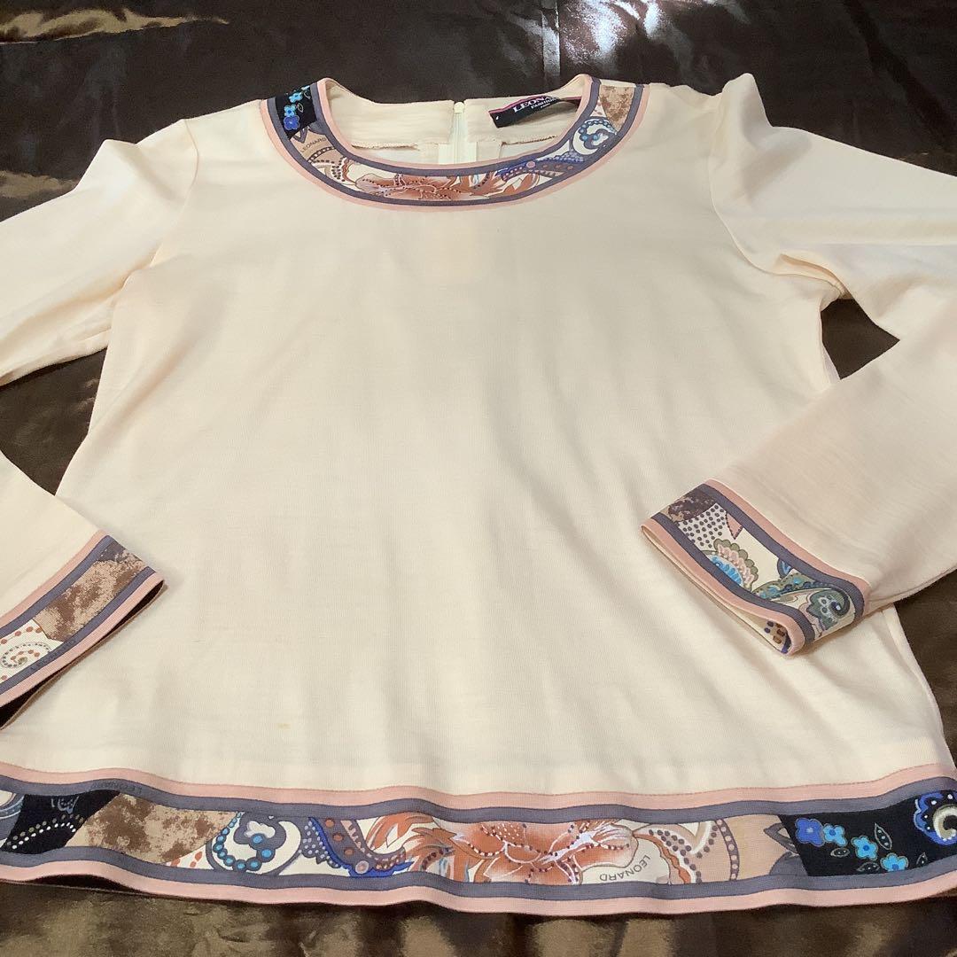 レオナール　長袖クリーム色トップス